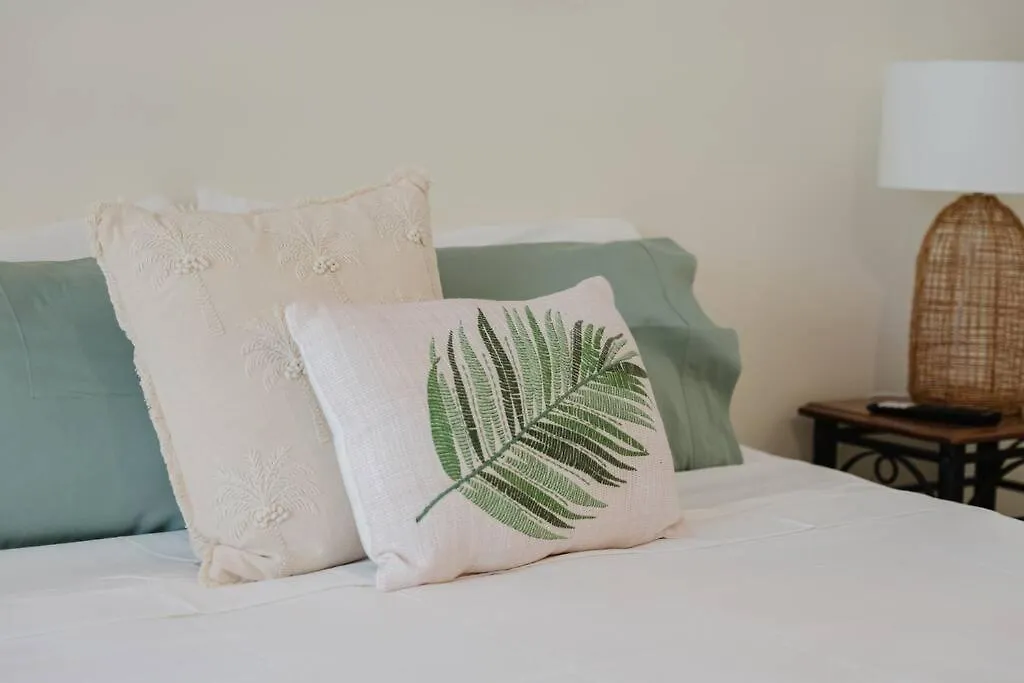 Tropical 2 Bedroom 2 Bath Villa With Private Pool Palm Cove 0*,  Australia