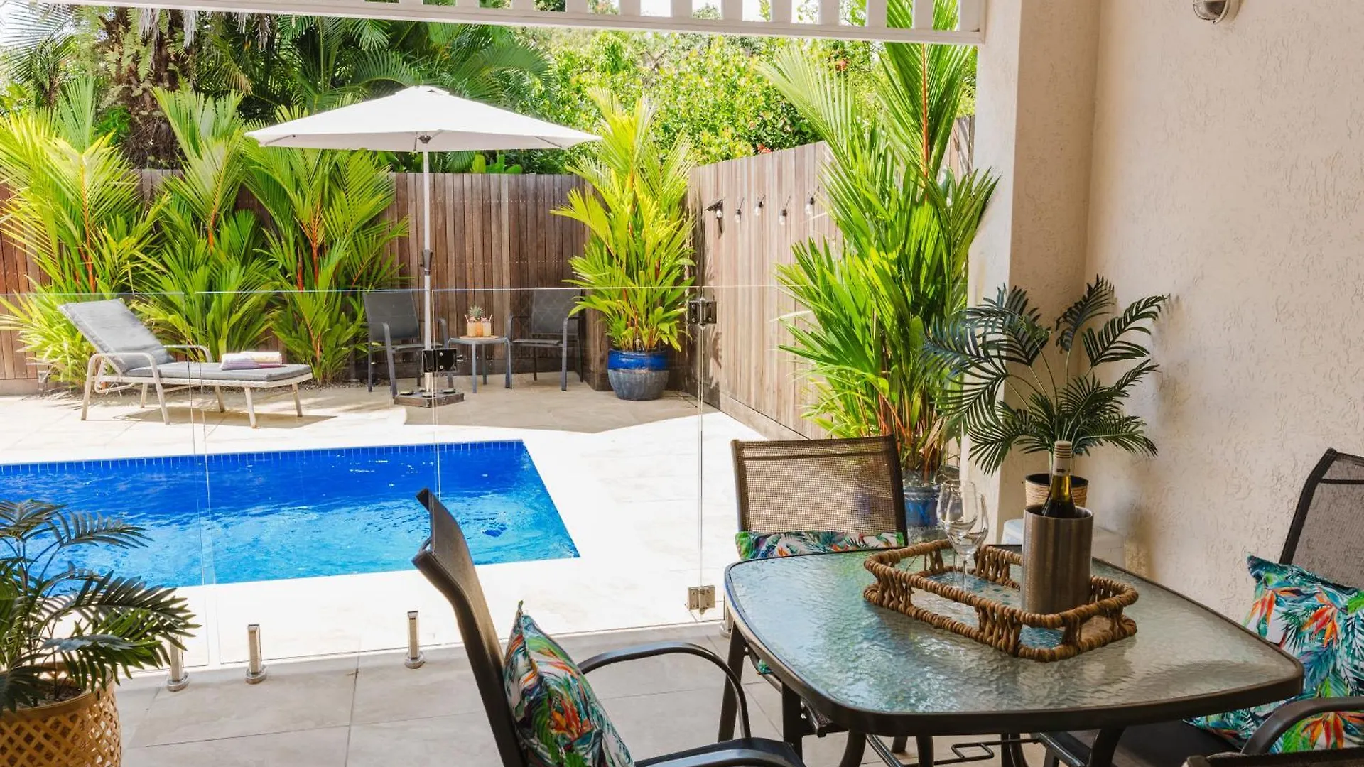 Tropical 2 Bedroom 2 Bath Villa With Private Pool Palm Cove