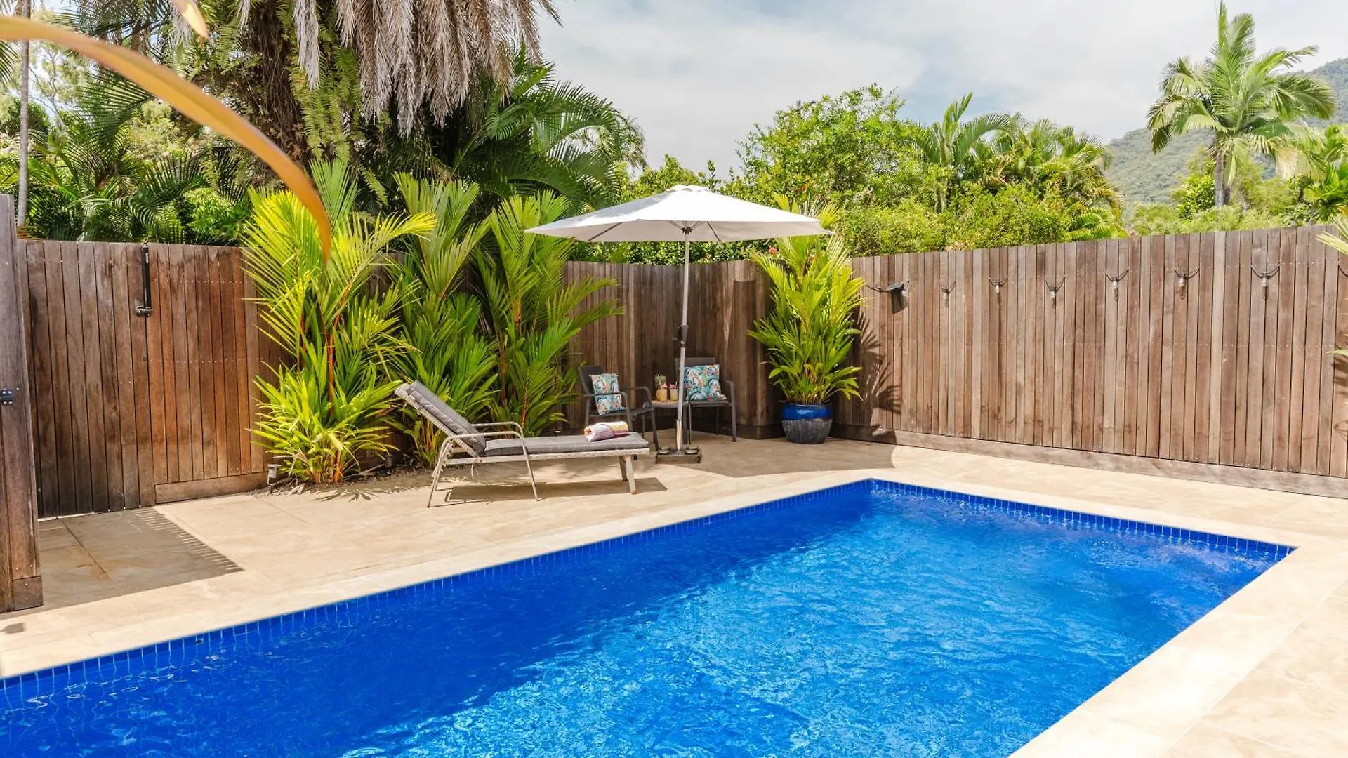 Tropical 2 Bedroom 2 Bath Villa With Private Pool Palm Cove