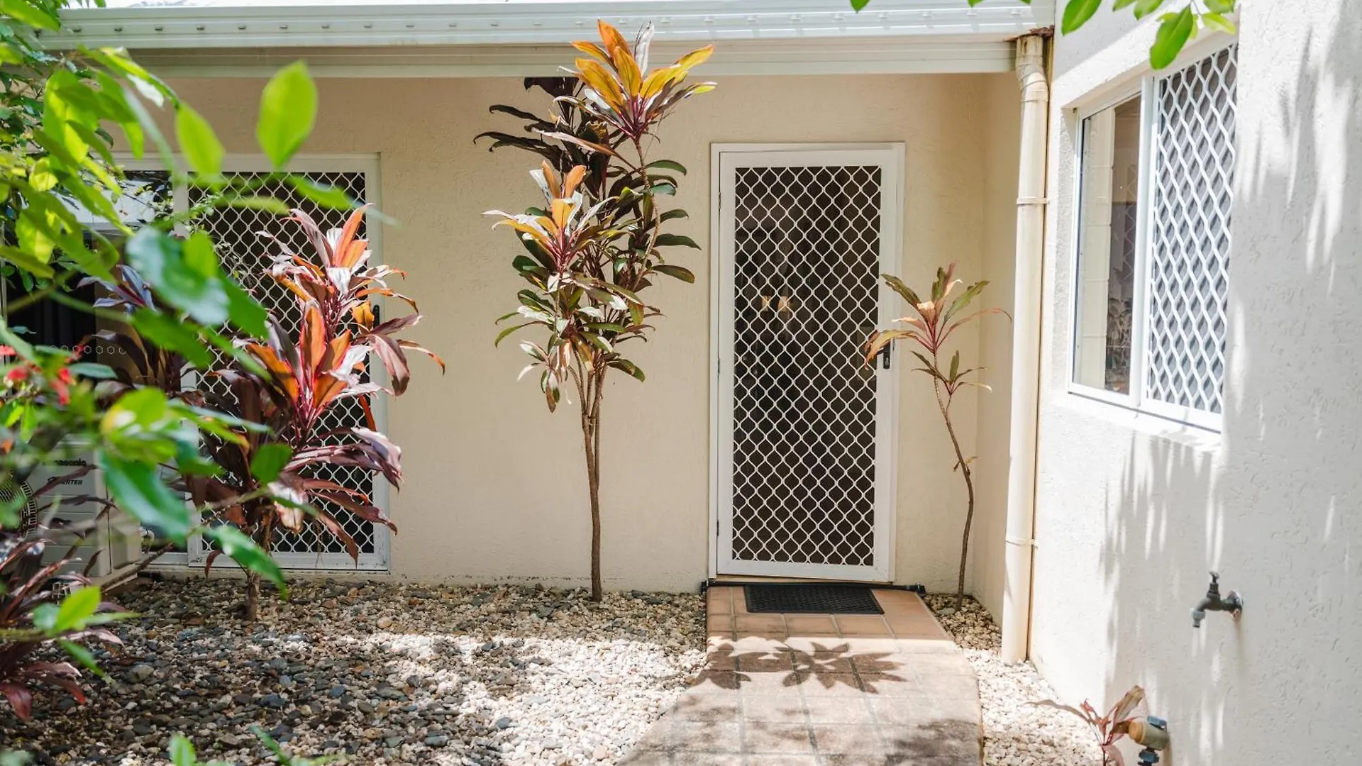 Tropical 2 Bedroom 2 Bath Villa With Private Pool Palm Cove